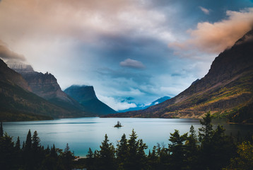 我和我同学用的都是是笔记本 他家的显卡HD5650 我的GT550M 为啥鲁大师跑分我的帧率60左右 他的跑100左右？